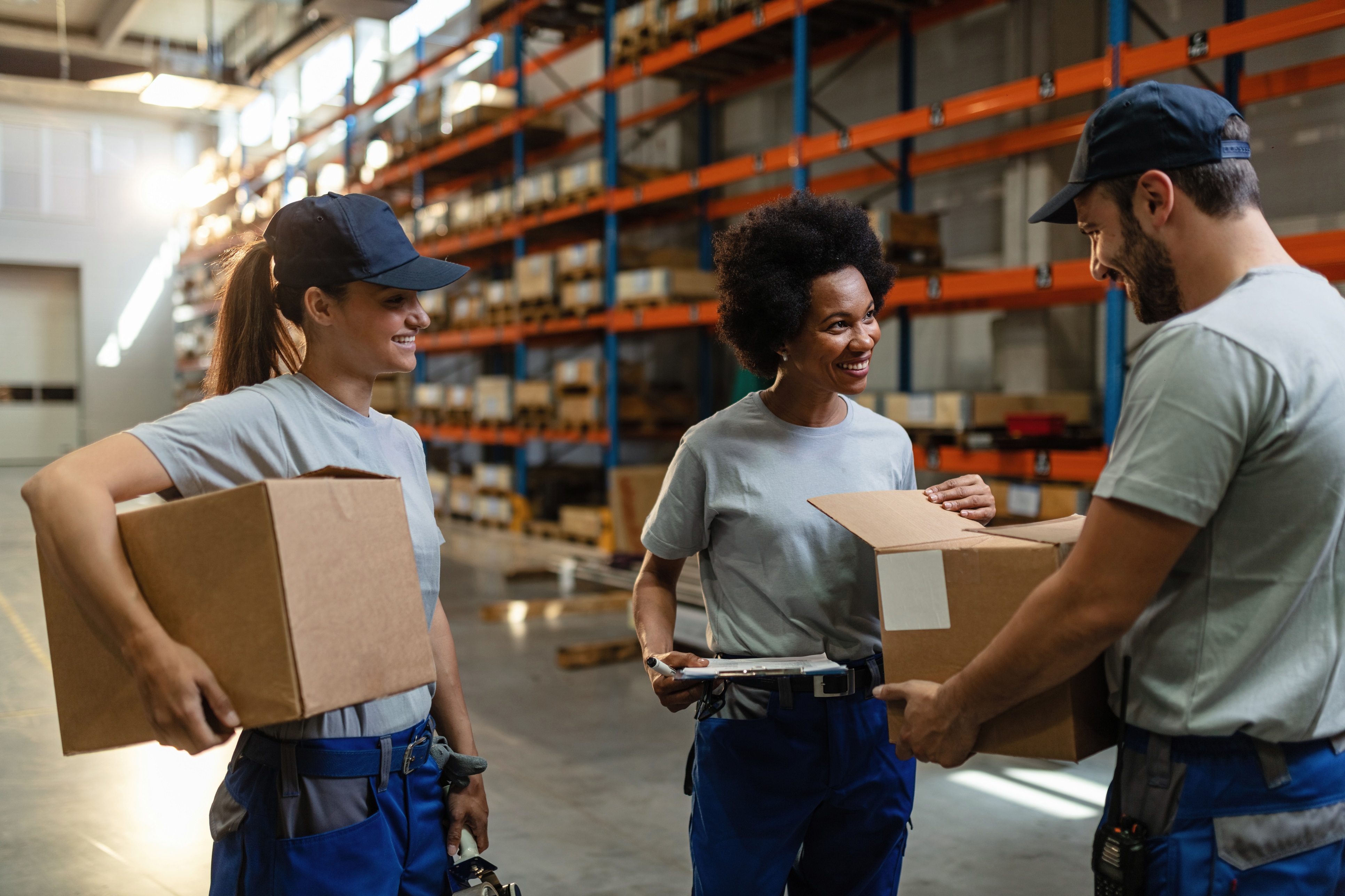 Предоставляете ли. Warehouse Happy worker. Happy Warehouse picture.