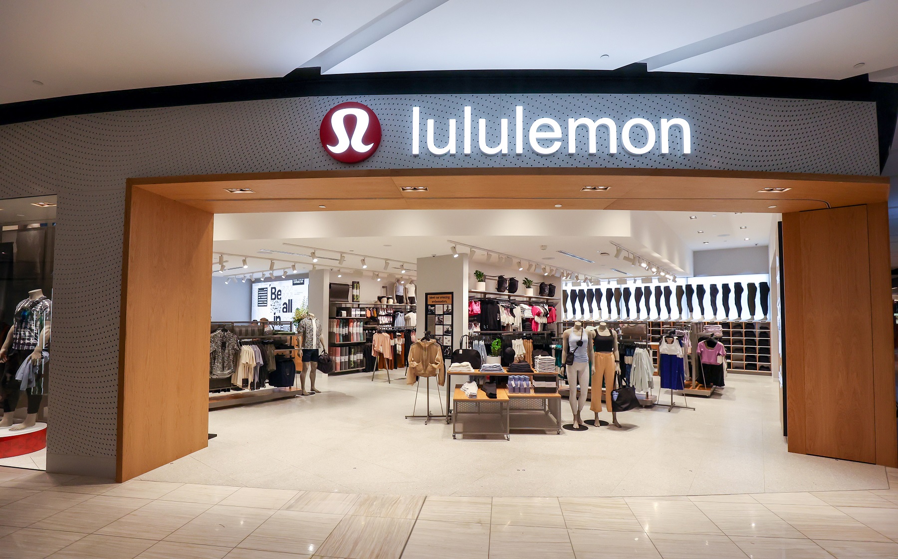 When re- sellers ruin your experience at the Lululemon outlet. This is in  Melbourne Australia 🇦🇺 more details in comments : r/lululemon